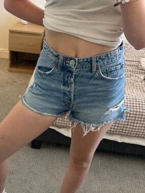 Zara distressed denim shorts!!